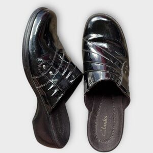 Clarks Black Patent Leather Prairie Rose Comfort Mules Clogs Slides Size 8